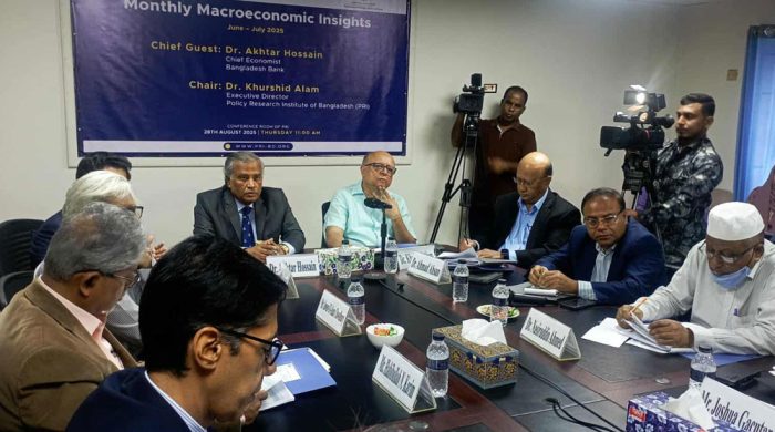 ‘প্রবৃদ্ধি ৩.৯৭ শতাংশ, দারিদ্র্যের হার বেড়ে ২৮ শতাংশ’