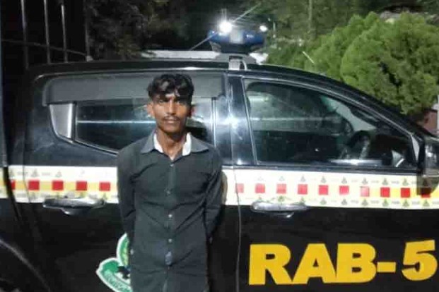 চার বছরের আত্মগোপন শেষে ধরা খেলেন মিলন মিয়া