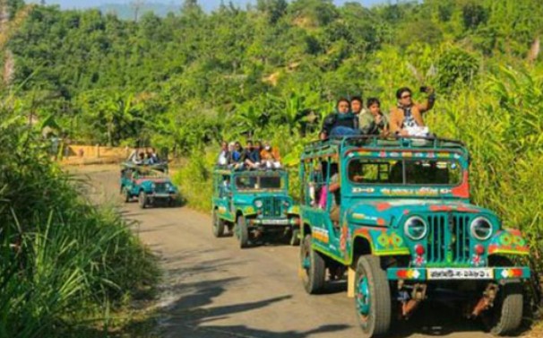 সাজেকে পর্যটনপথে খাদে পড়ল চাইন্দের গাড়ি, খুবির শিক্ষার্থী নিহত