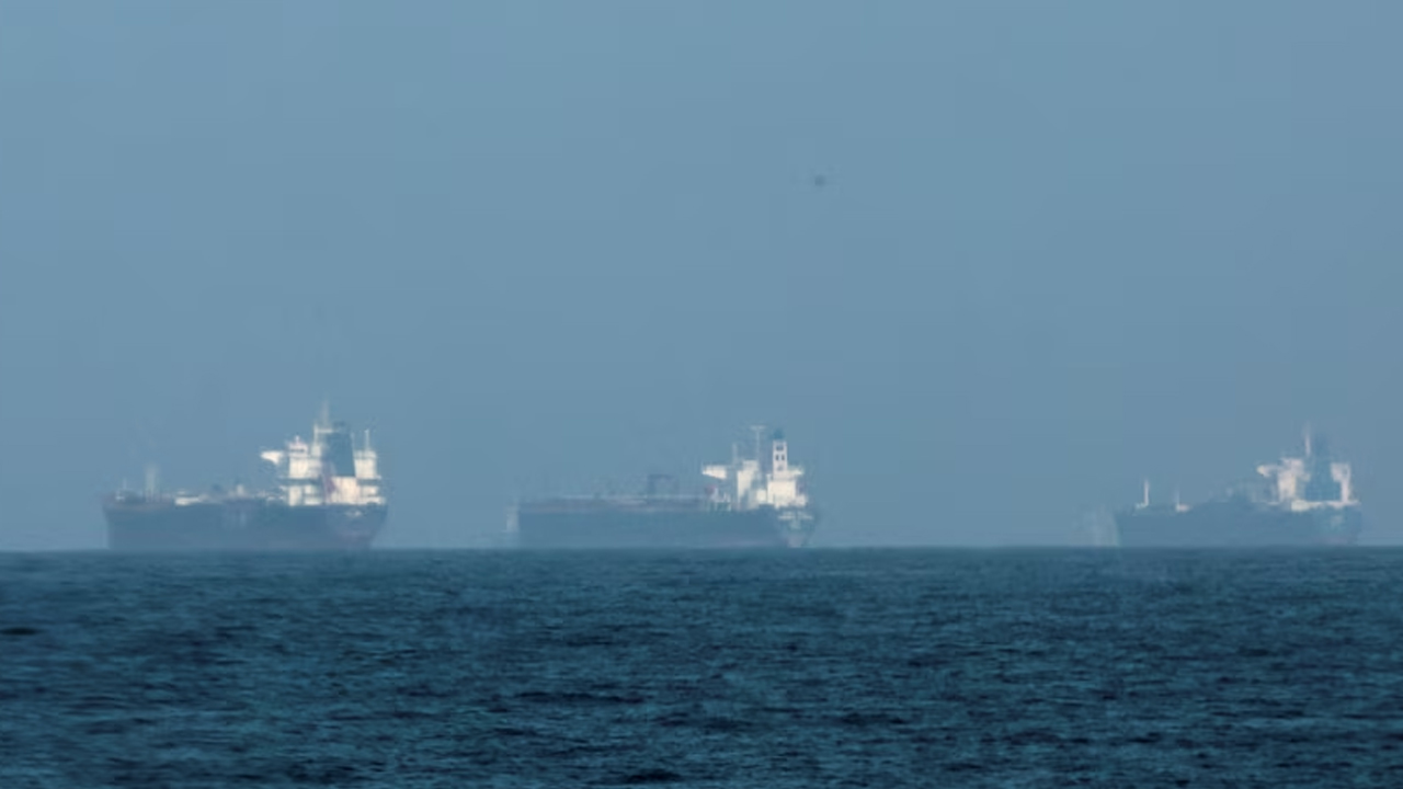 কুয়েতে ড্রোন হামলায় ডুবল তেলবাহী ট্যাংকার